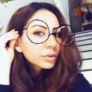 Meet your Posher, Amira